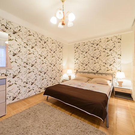 Apartment On Lesi Ukrainky Blvd Kyjev Exteriér fotografie
