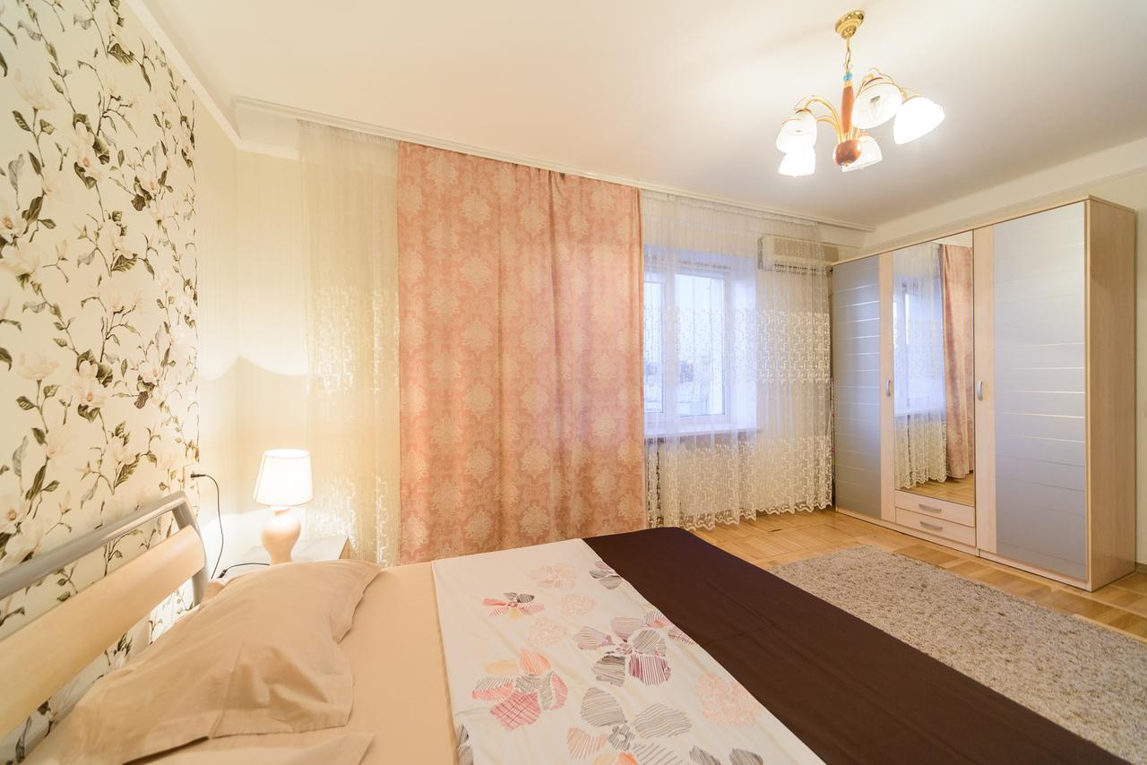 Apartment On Lesi Ukrainky Blvd Kyjev Exteriér fotografie